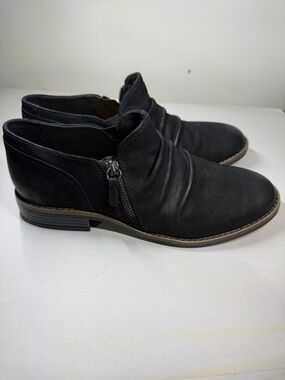 Clarks Black‎ Leather Side-Zip Women's Flats